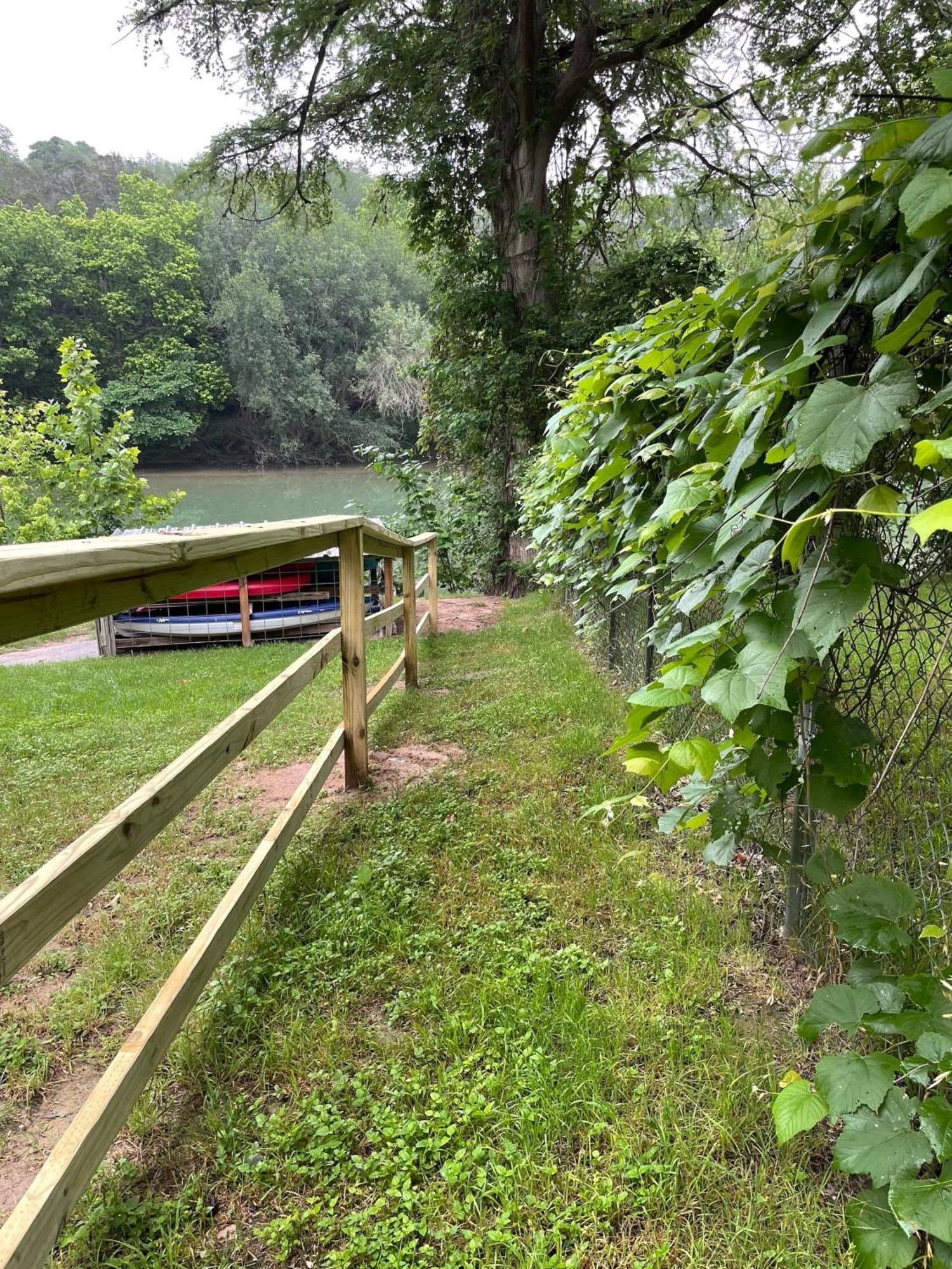 Rv Located On Private Property, Providing Access To The Guadalupe River, Accommodates Up To 5 Guests New Braunfels Exterior photo